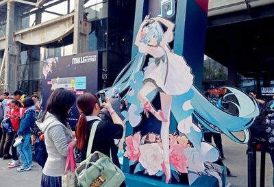 初音未来中国巡演上海启航 虚拟偶像与动漫技术的交响曲